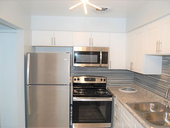 2nd image of 228 Des Plaines Ave APT 205