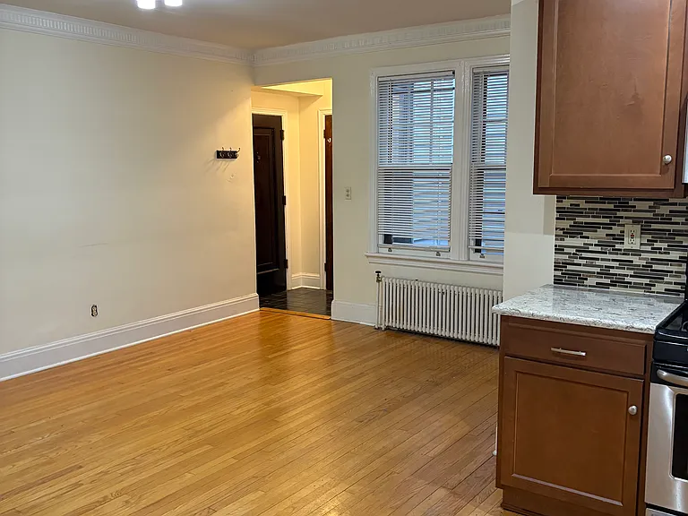 198 Pawling Ave #14 — Photo 6