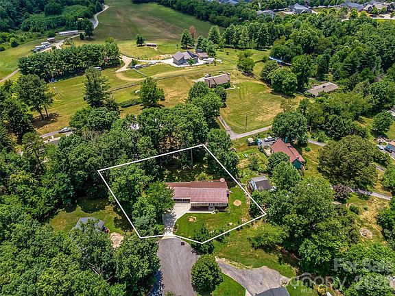 3rd image of 29 Tall Oaks Rd