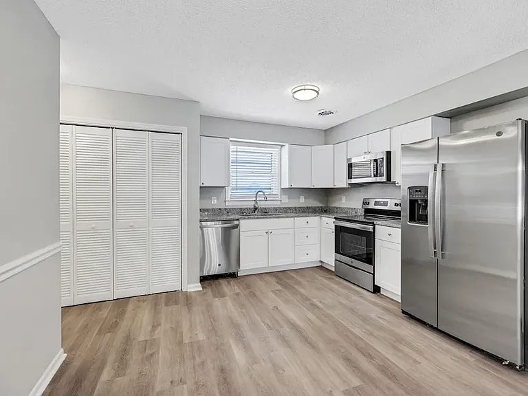 733 Lake Terrace Dr — Photo 5