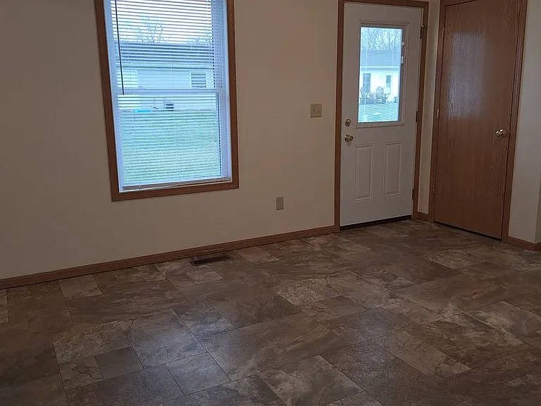 436 W Light St — Photo 14