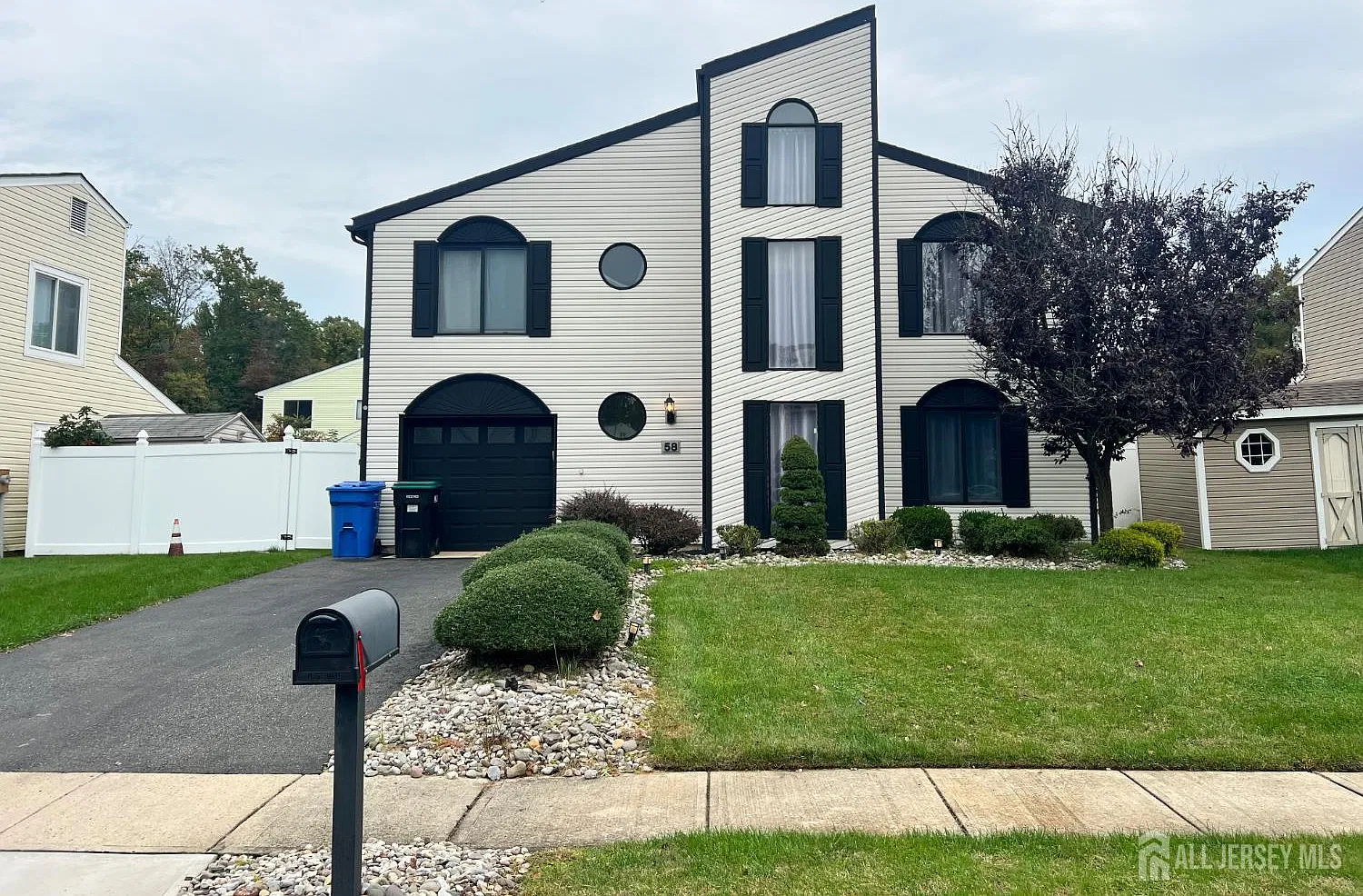 3 bed, 2.5 bath, 1939 sqft, $4,500 — Photo 1