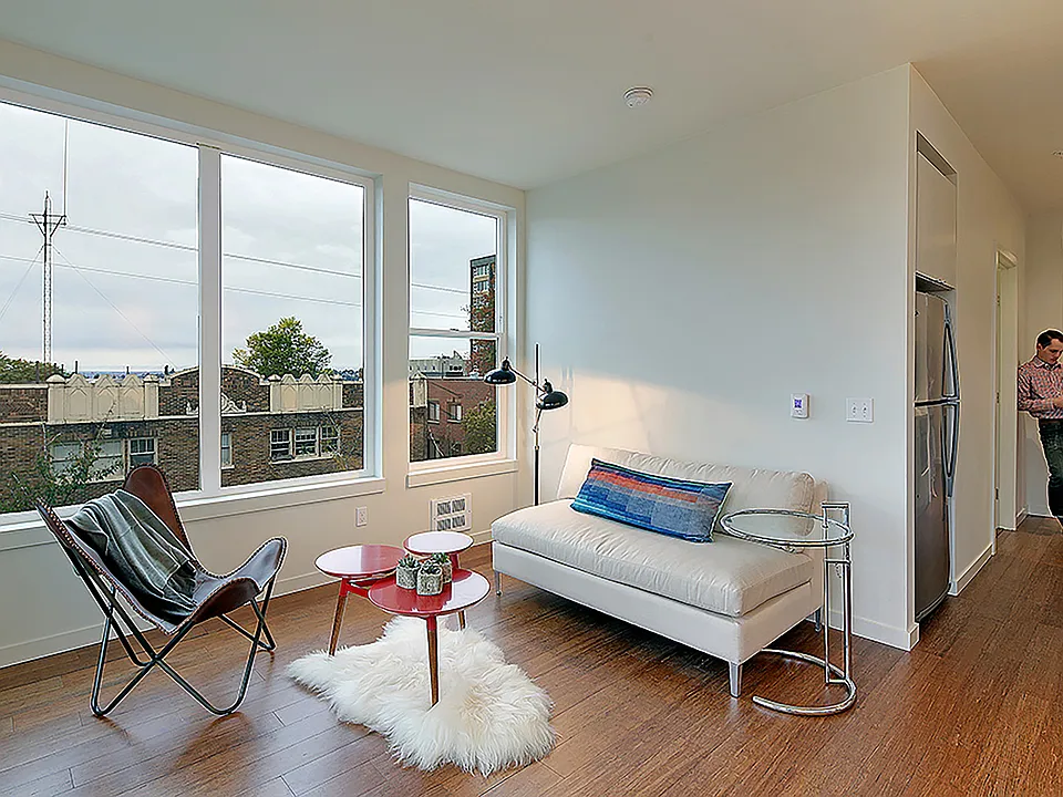 Yardhouse-living room