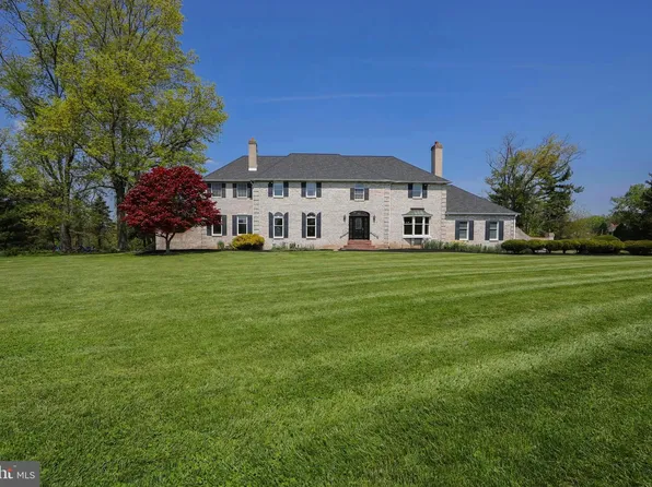 10 Beverly Hills Rd, Warminster, PA 18974