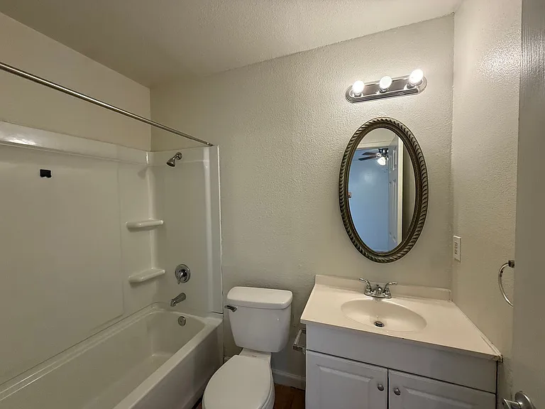 1109 Village Green Dr — Photo 14