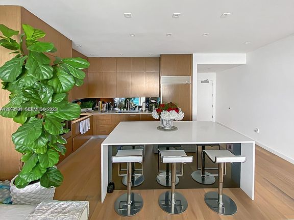 5th image of 2020 N Bayshore Dr APT 1606