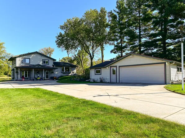 3116 South Hanke DRIVE, New Berlin, WI 53146