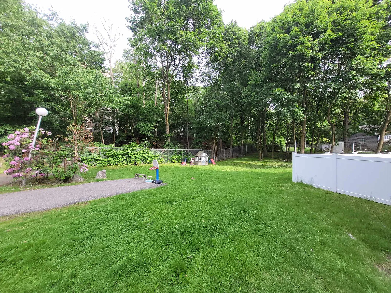 3 bed, 1720 sqft, $4,425 — Photo 3