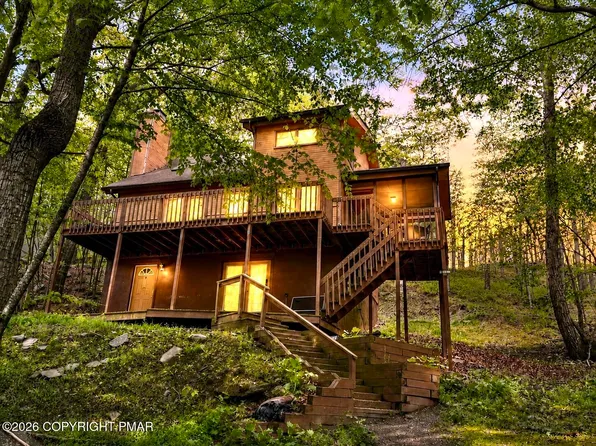 119 Durham Dr, Bushkill, PA 18324