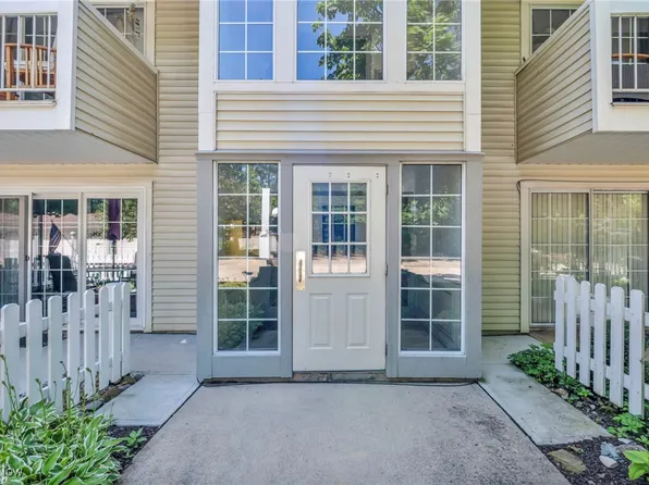 2940 S Bay Dr APT K5, Westlake, OH 44145