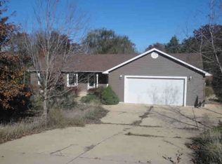 992 Homestead Ln, Villa Ridge, MO 63089