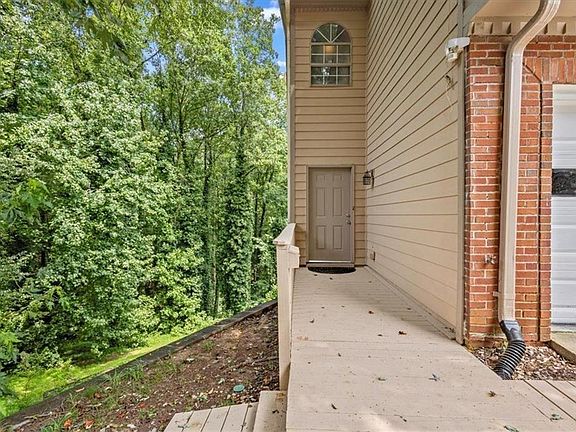 3rd image of 873 Edgewater Cir