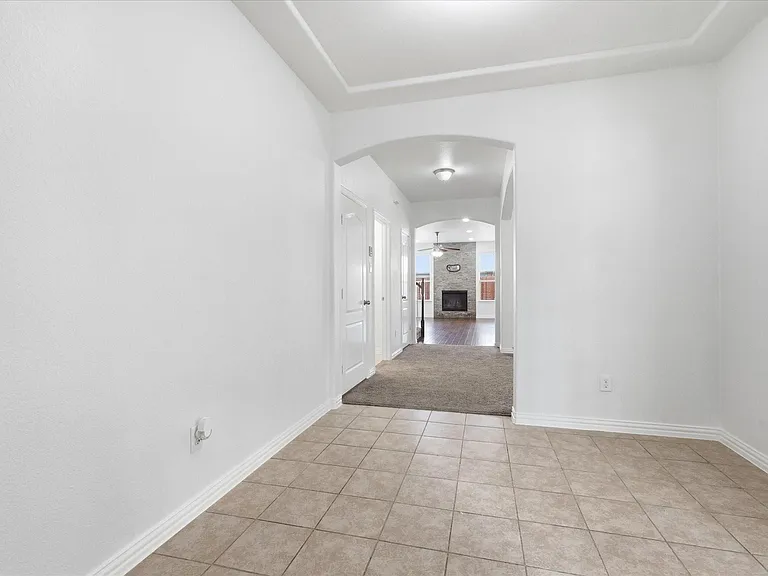 808 Bird Creek Dr — Photo 5