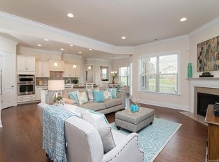 1716 Maple Oak Dr, Charlotte, NC 28270