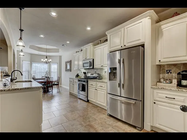 3720 Oakridge Cir — Photo 5