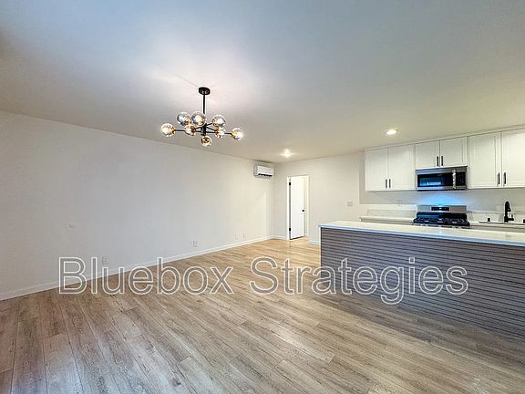 2nd image of 606 Montana Ave #3