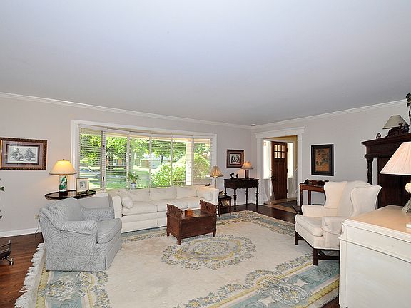 4th image of 430 W Sheridan Pl