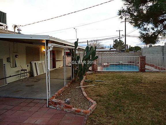 3rd image of 714 Carpenter Dr