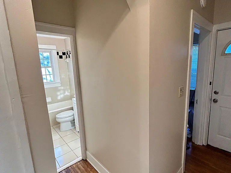 1911 Roanoke Ave #1 — Photo 11