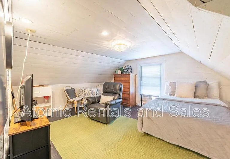 714 E Jefferson St — Photo 22