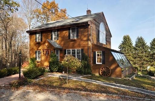 1st image of 104 Lincoln St