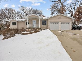 3800 Antelope Trl NE, Cedar Rapids, IA 52402