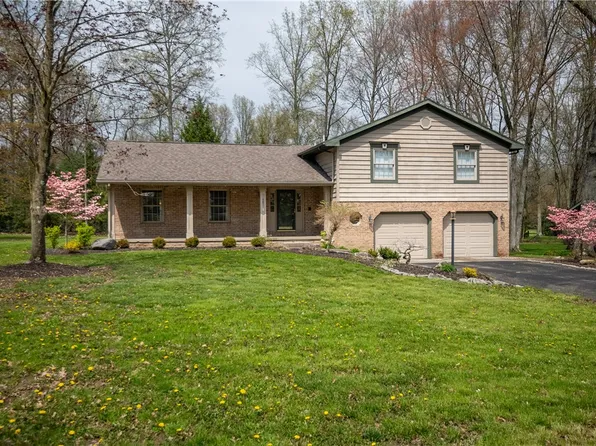 4891 Northwoods Dr, Hermitage, PA 16148