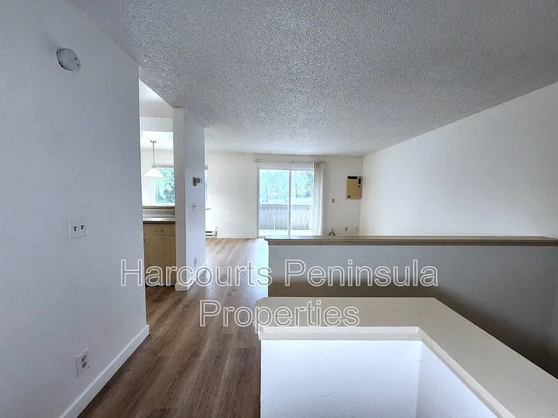 3 bed, 1.5 bath, 1146 sqft, $2,050 — Photo 1