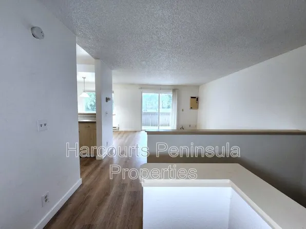45 NE Torval Canyon Rd APT 6, Poulsbo, WA 98370