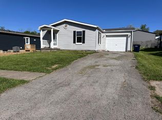 102 Maple Run Dr, Hillsboro, OH 45133