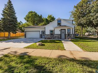 1301 E 21st St, Sioux Falls, SD 57105