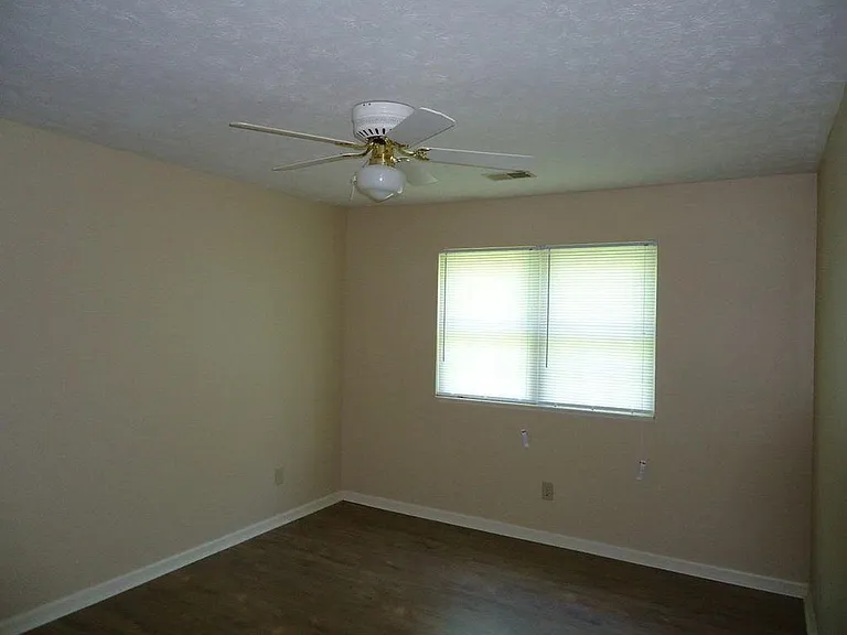 609 Hillbrook Dr — Photo 4
