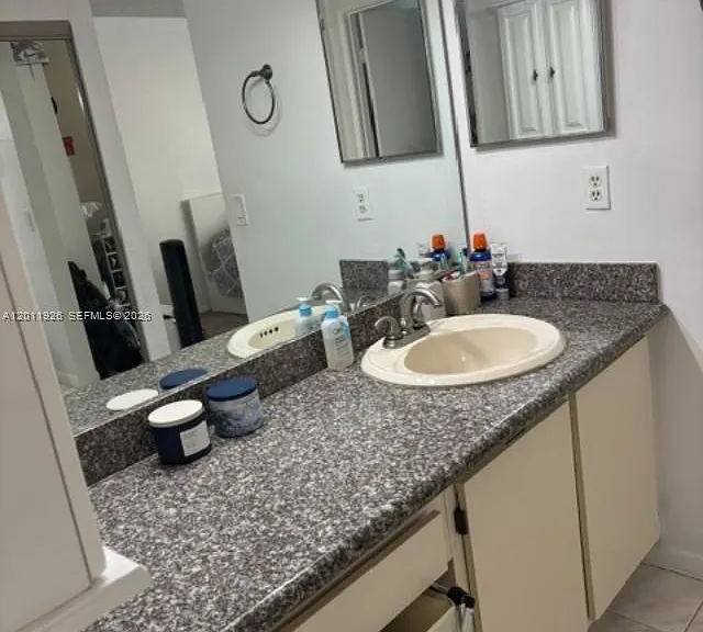 667 Woodgate Ln #B — Photo 13