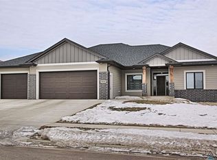 9308 W Dragonfly Dr, Sioux Falls, SD 57106