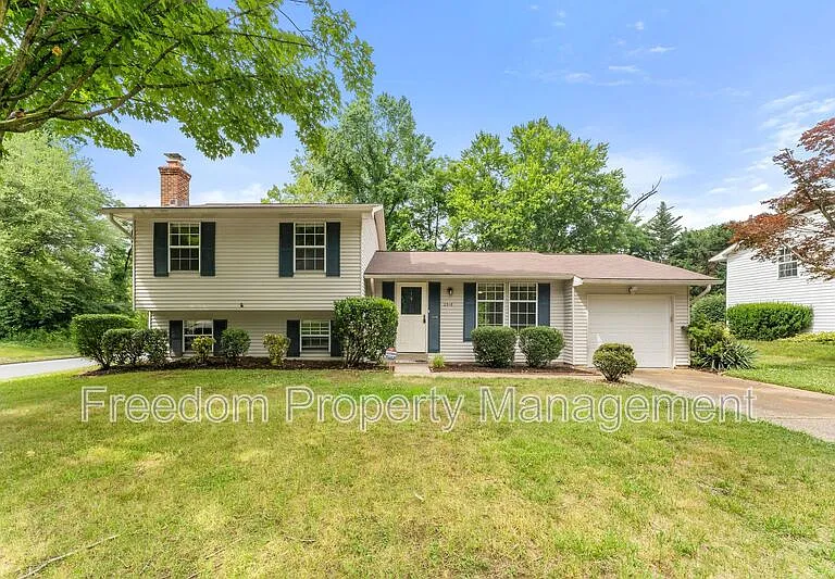 2516 Tabor Ct — Photo 1