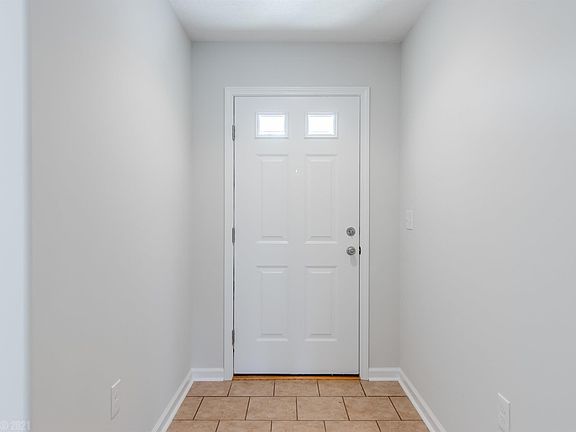 3rd image of 2185 Glade Dr SE