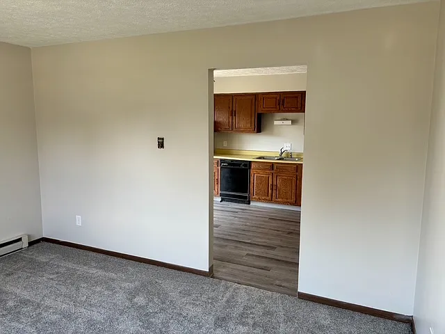2 bed, 1.5 bath, $1,050 — Photo 4