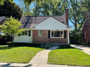 2832 Pembroke Rd, Birmingham, MI 48009