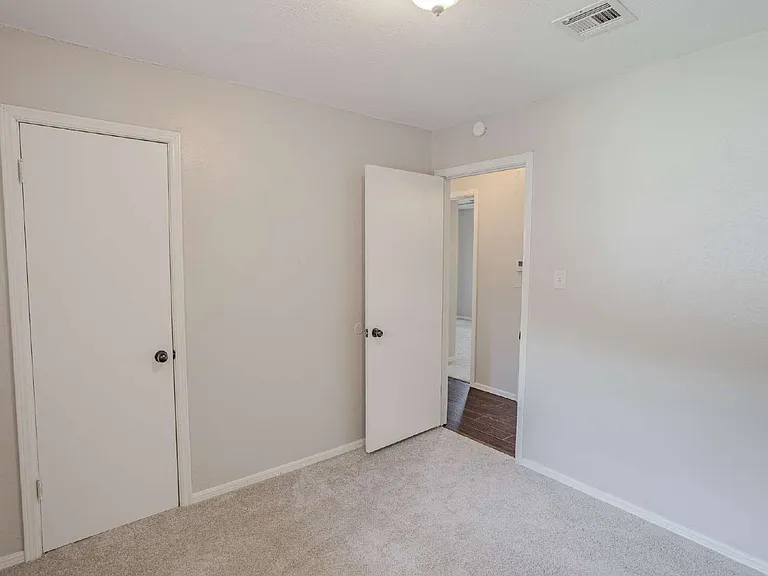 1041 SW 2nd St — Photo 12