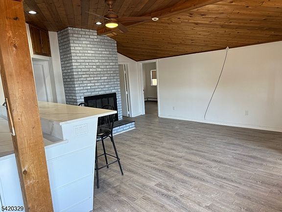 4th image of 9 Mac Donald Rd W