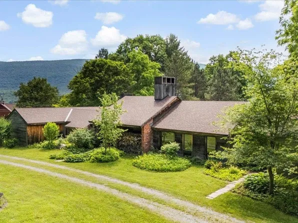 92 Coventry Lane, Manchester, VT 05255