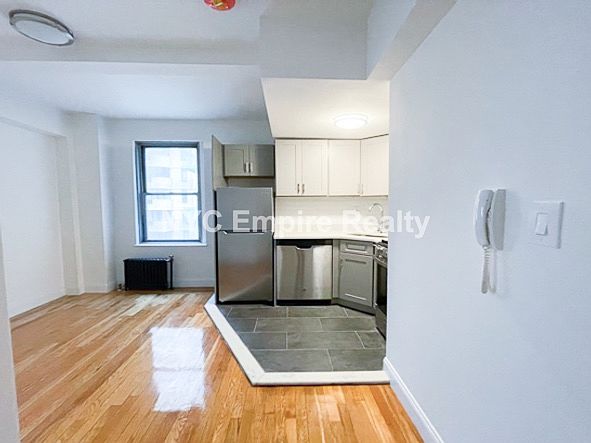 1st image of 710 2nd Ave #12H