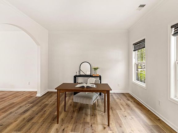 5th image of 2228 Dulwich Pl