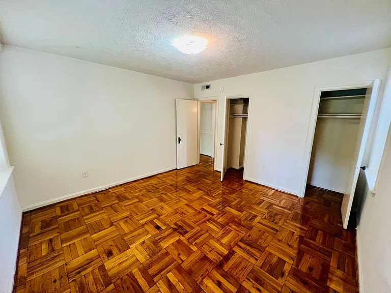 2702 Kensington Avenue — Photo 31