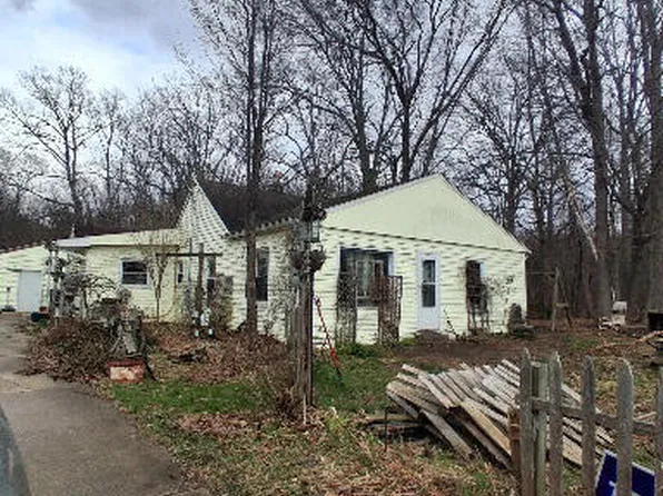 1246 S Mill Iron Rd, Muskegon, MI 49442