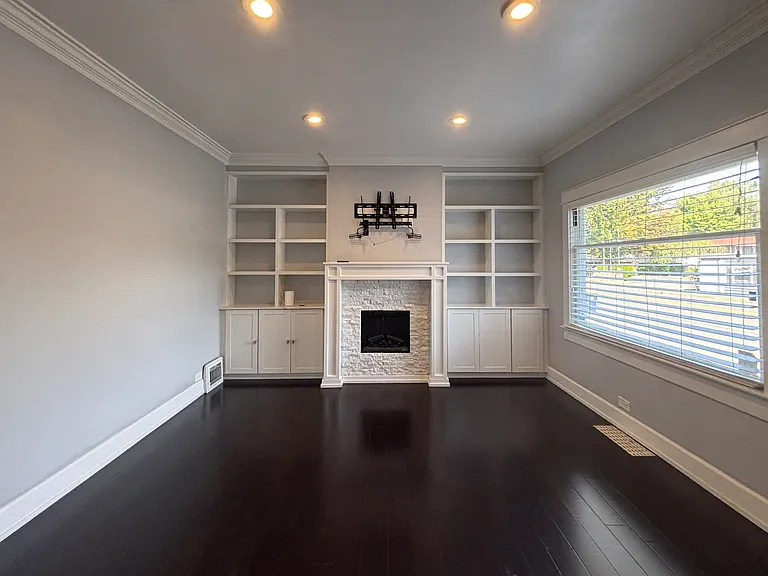 235 SE Lechner St — Photo 10