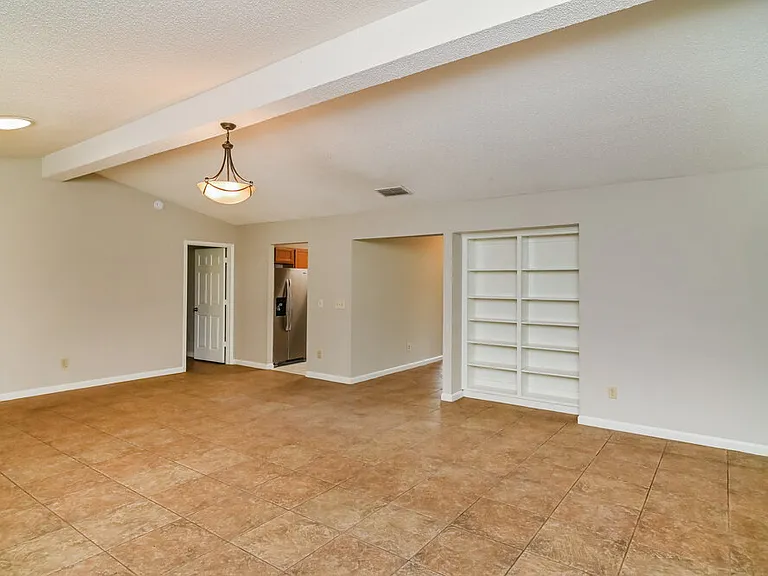 4359 Hollygate Dr — Photo 5