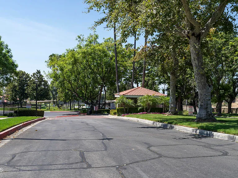 1549 Spyglass Dr — Photo 37