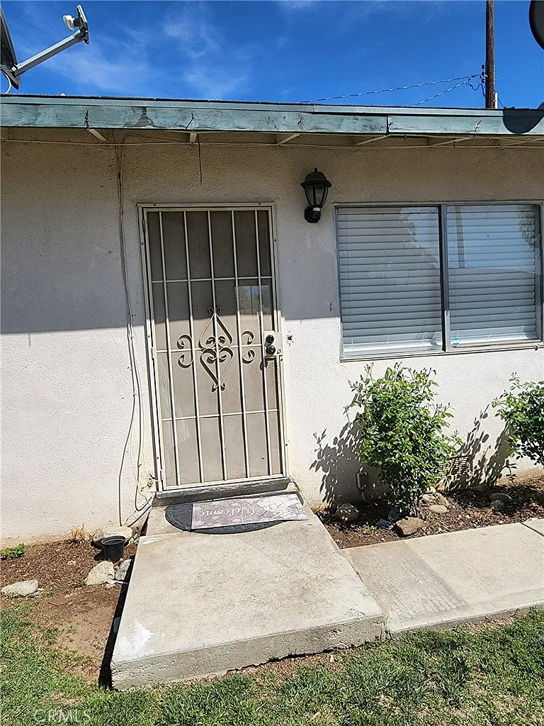 2 bed, 900 sqft, $1,750 — Photo 1
