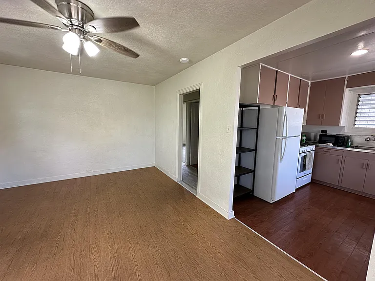 660 Hausten St #B — Photo 3